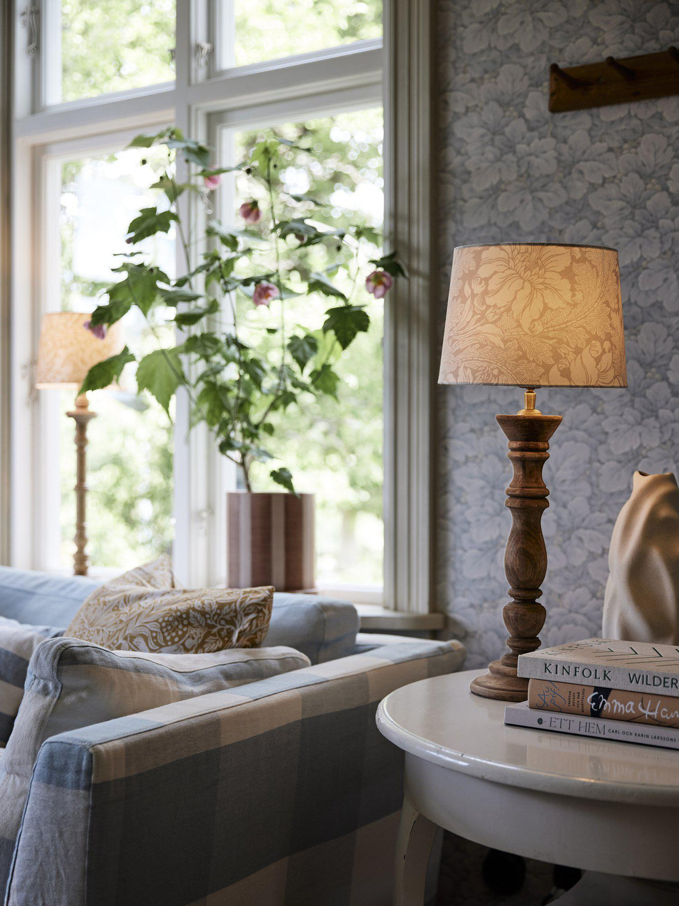 Bordslampa Lodge med lampskärm Acanthus Beige 59 cm